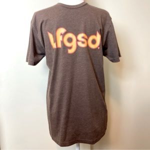 Breakingt T-shirt color brown ,yellow and orange size M( San Diego’s Padres )